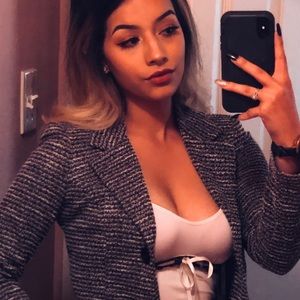 Meet your Posher, Maira